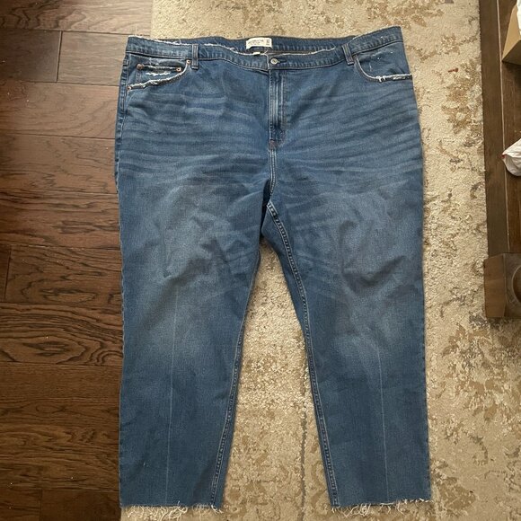 NWOT Abercrombie Curve Love Ultra High Rise Ankle Straight Jean - Picture 2 of 7